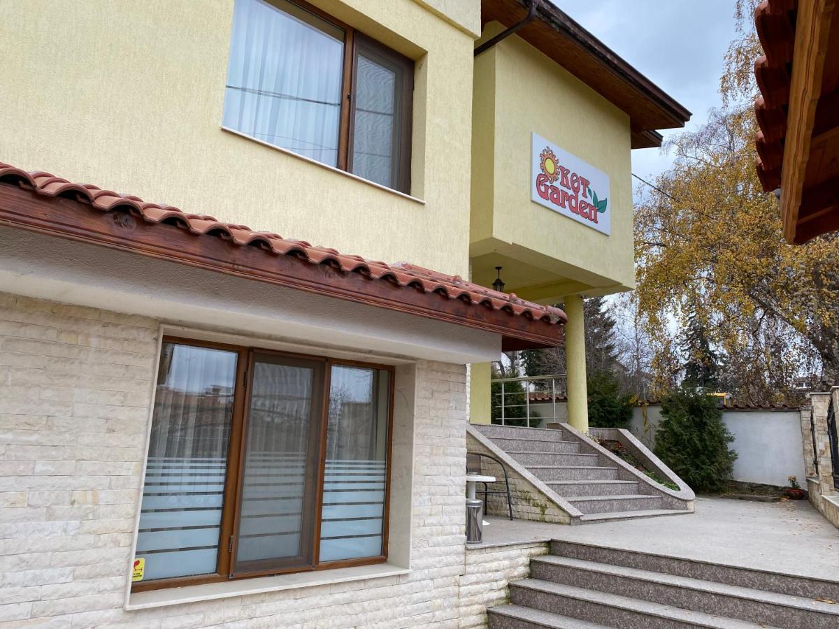 Kot Garden Guest House 사파레바바냐 외부 사진