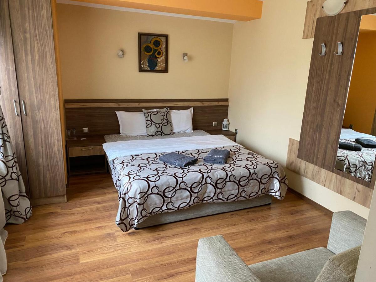 Kot Garden Guest House 사파레바바냐 외부 사진