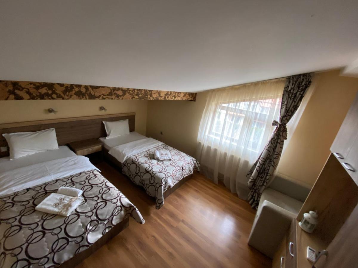 Kot Garden Guest House 사파레바바냐 외부 사진