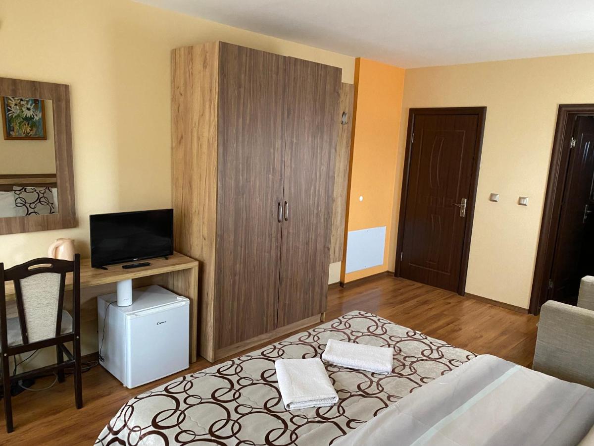 Kot Garden Guest House 사파레바바냐 외부 사진