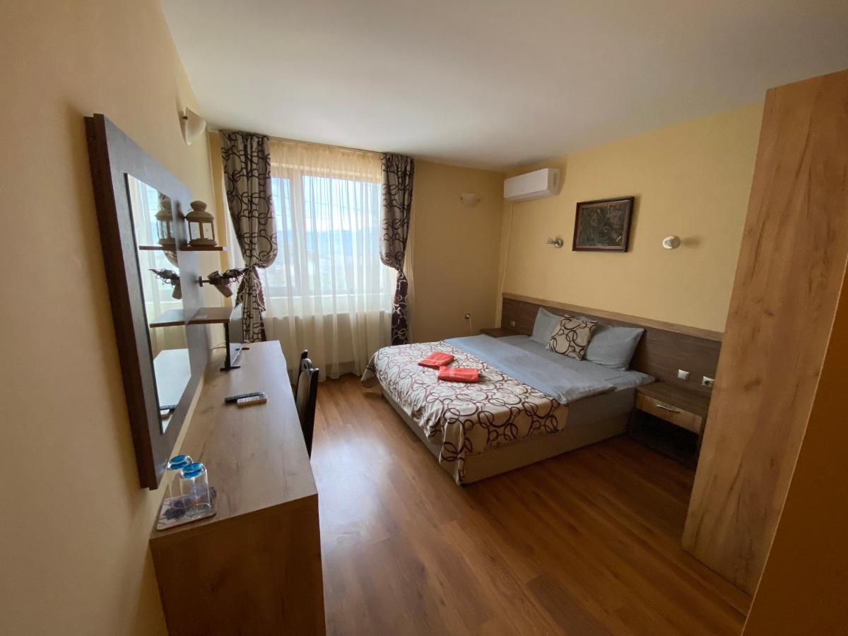 Kot Garden Guest House 사파레바바냐 외부 사진