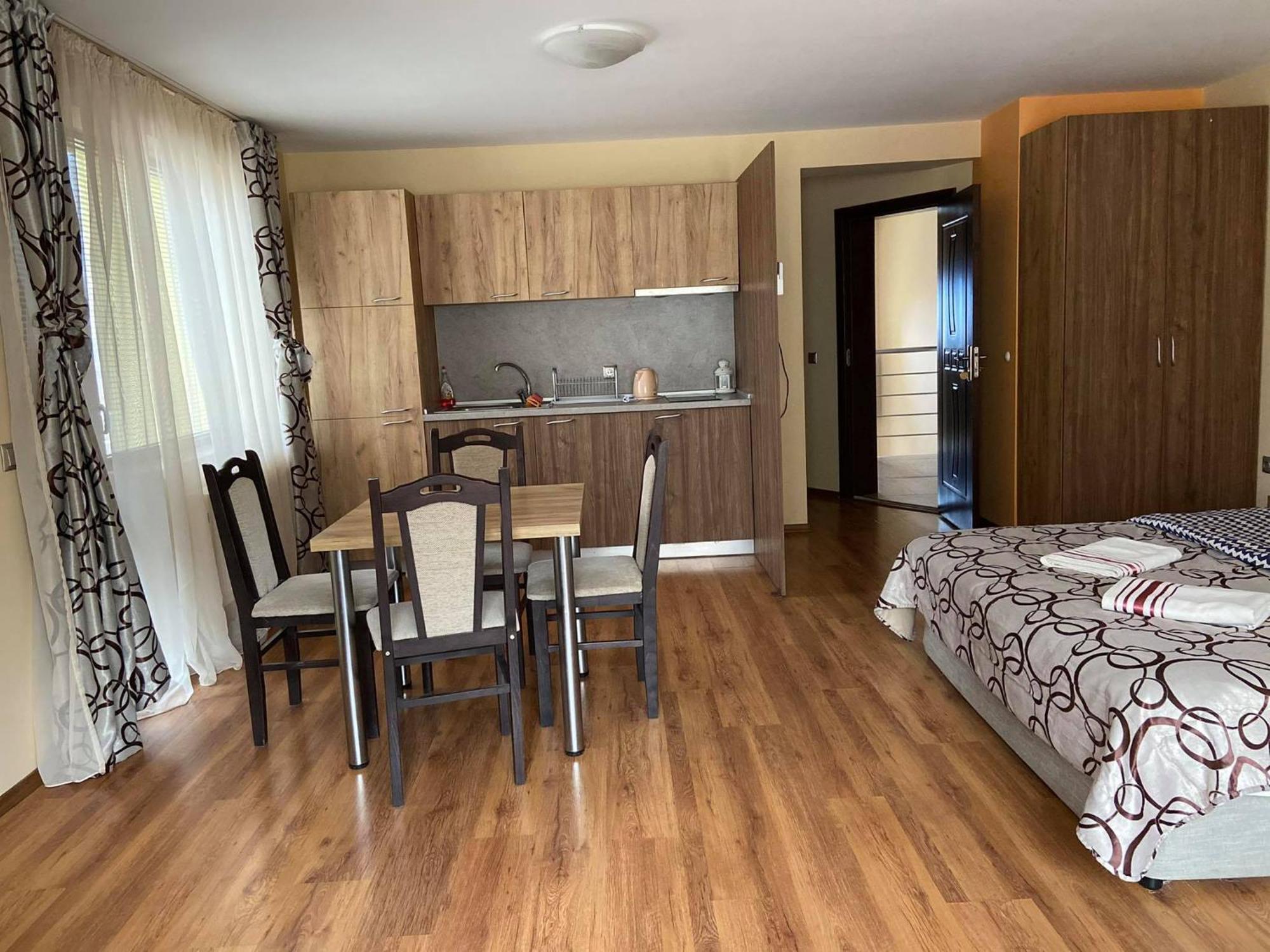 Kot Garden Guest House 사파레바바냐 외부 사진