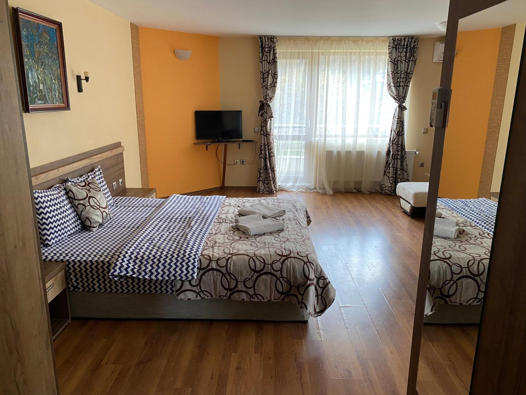 Kot Garden Guest House 사파레바바냐 외부 사진