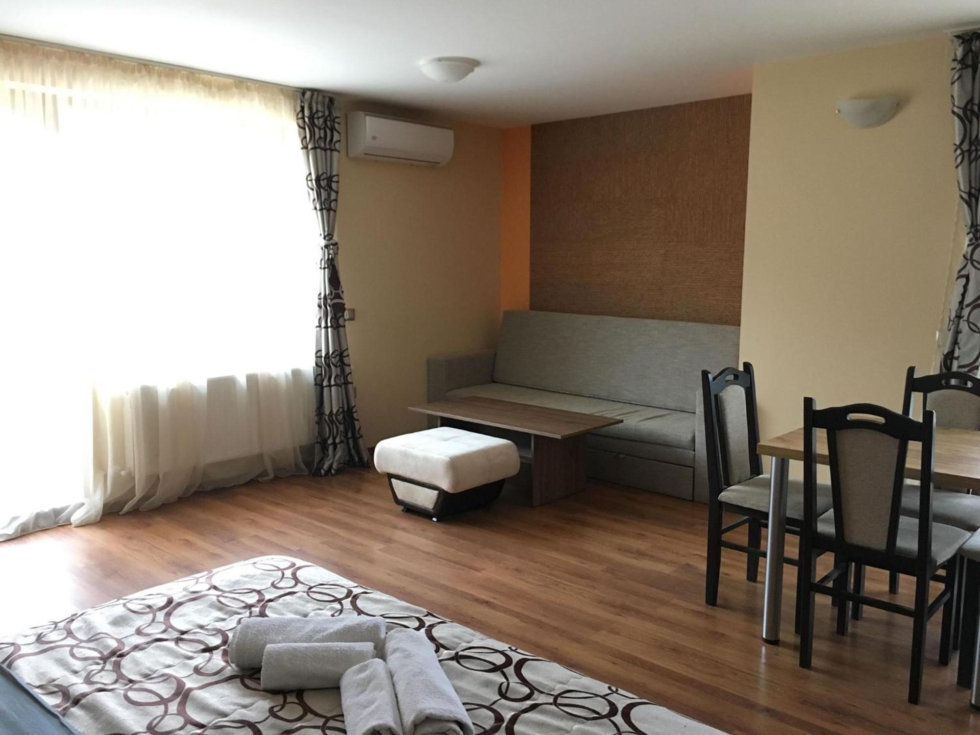 Kot Garden Guest House 사파레바바냐 외부 사진